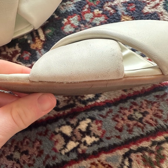 Caslon Calla Cream Sandals with Cross-Strap Design - Picture 9 of 10